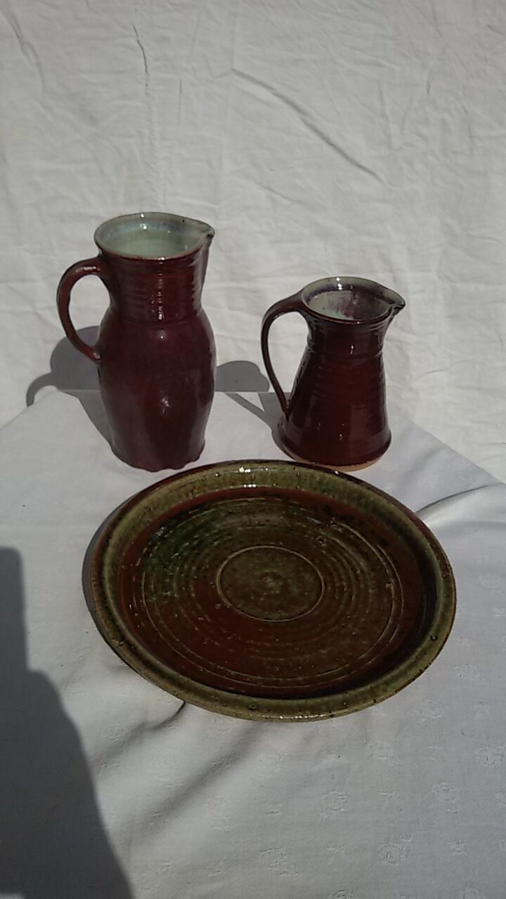 Set plate and pitchers in sandstone enamelled Boult