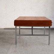 Bureau d'écriture par Illum Wikkelso
