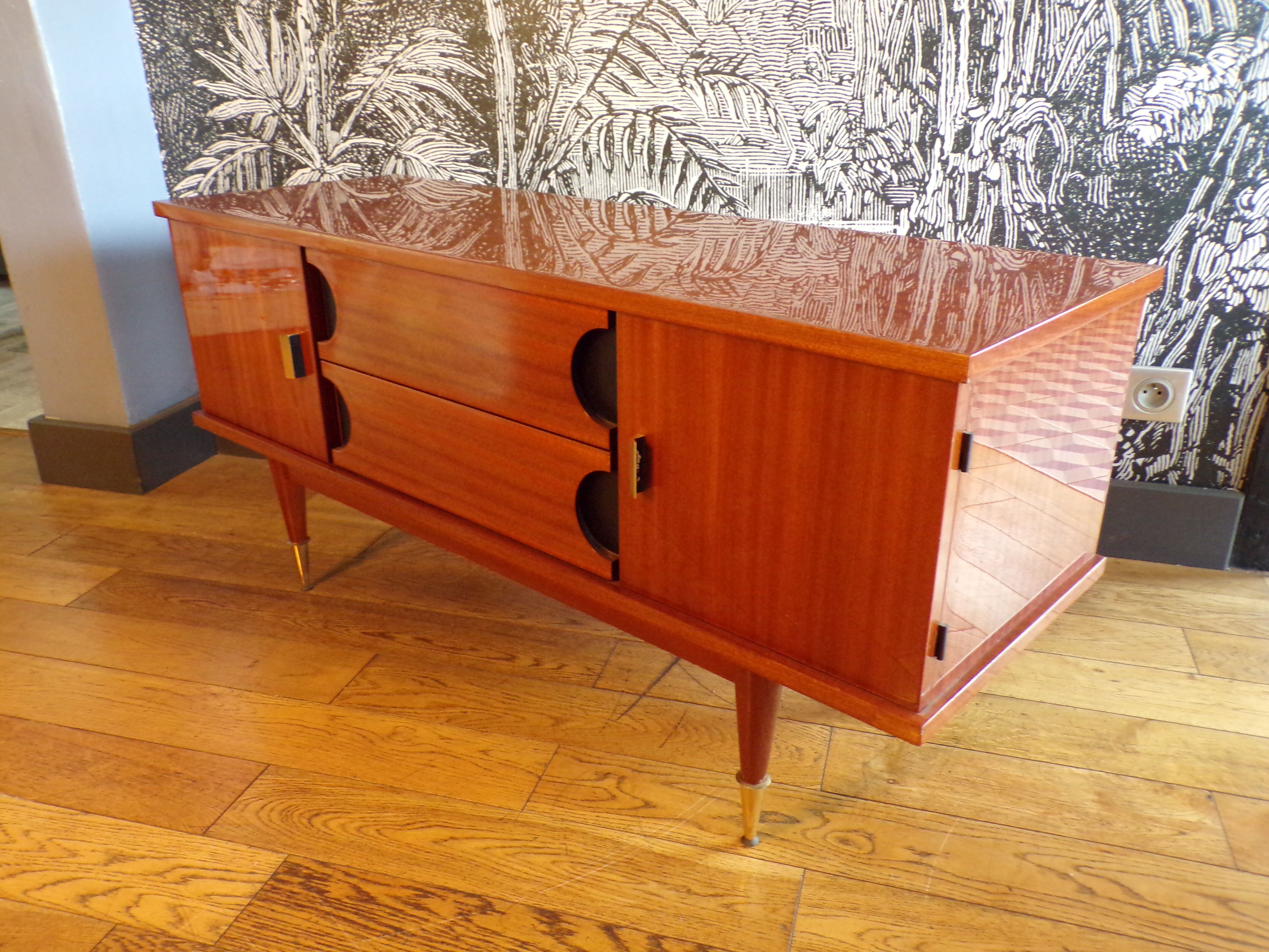 Sideboard in varnished teak