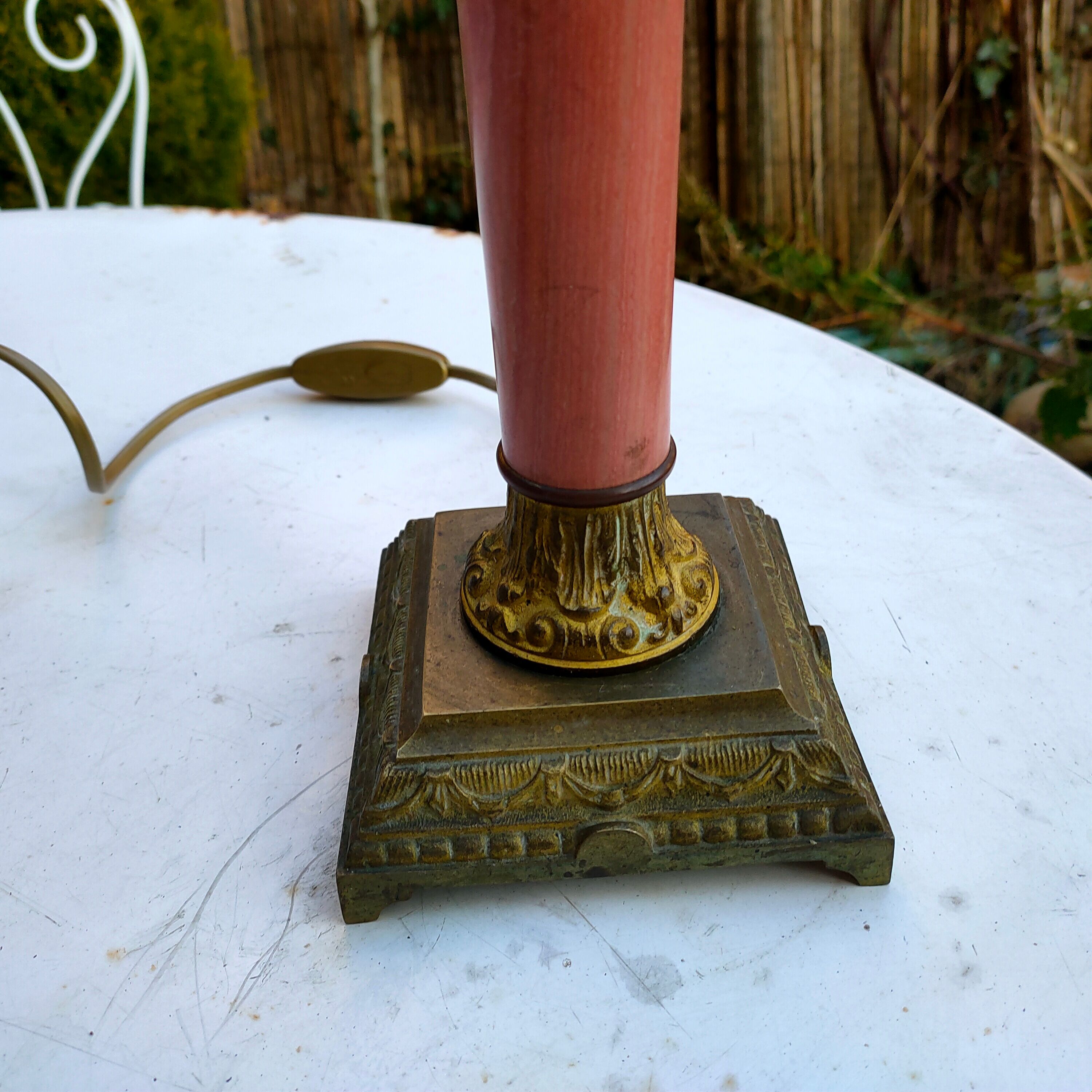 Lampe classique avec marbre rose