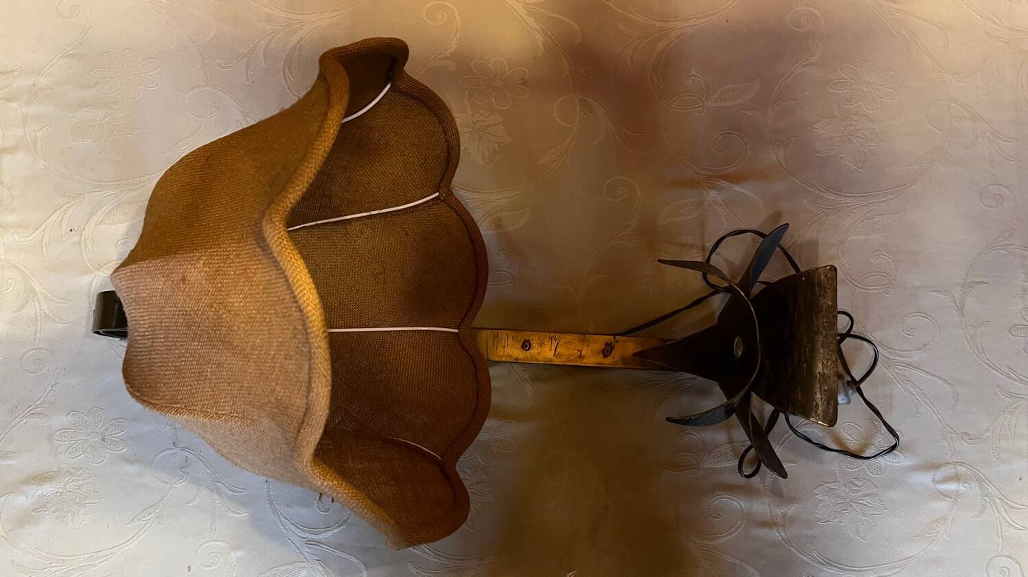 Lampe à poser fer forgé  toile de jute vintage