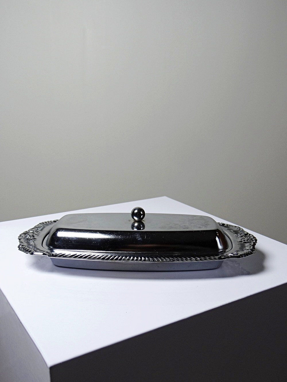 Silver-plated/inox vintage butter dish from the 1960s-1980s in Rococo style.