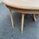 Table à manger ronde extensible décapée en merisier massif brut pied centra
