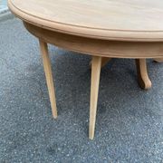 Table à manger ronde extensible décapée en merisier massif brut pied centra