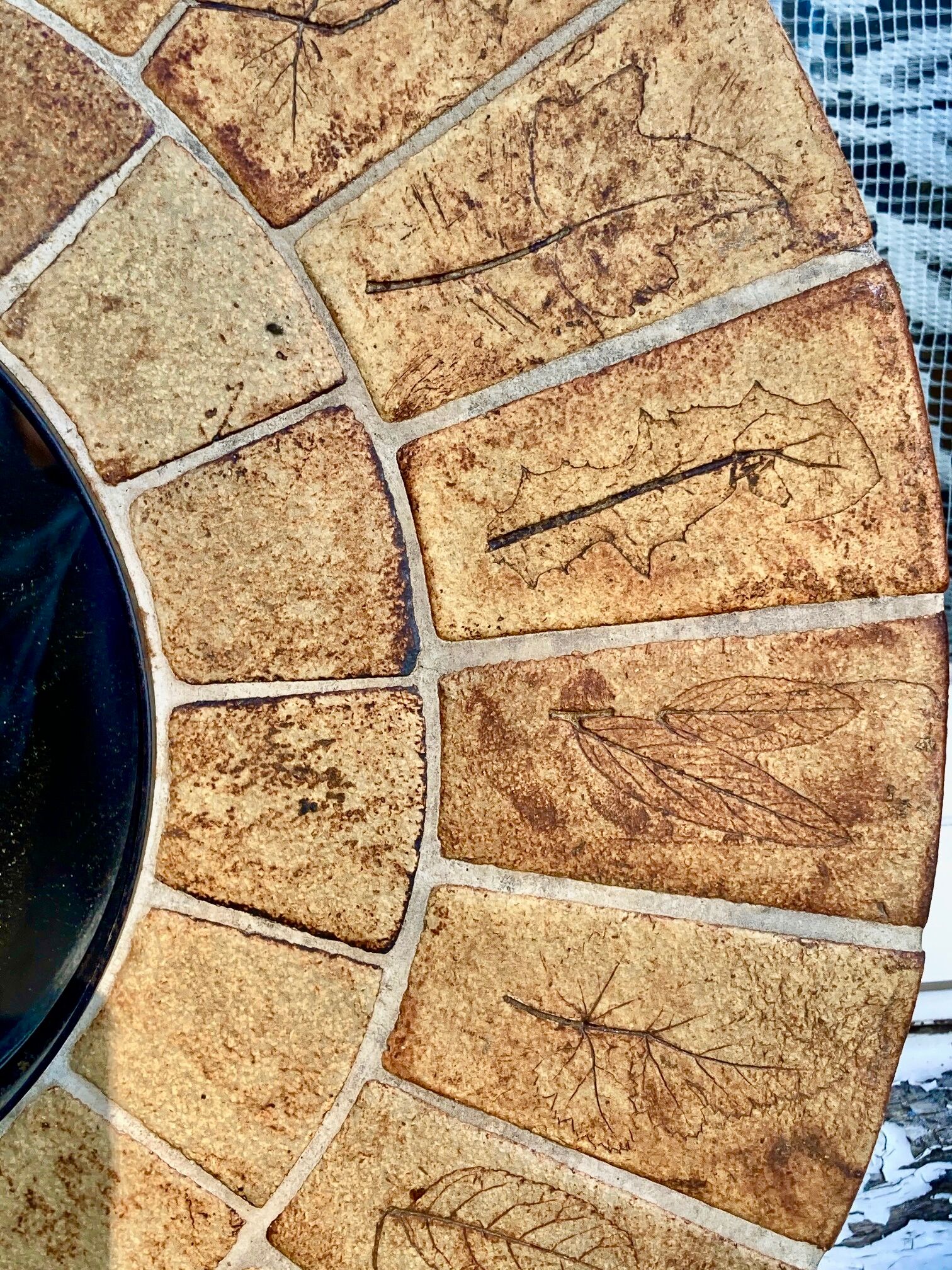 Round ceramic mirror decorated with leaves, signed Roger Capron, 50