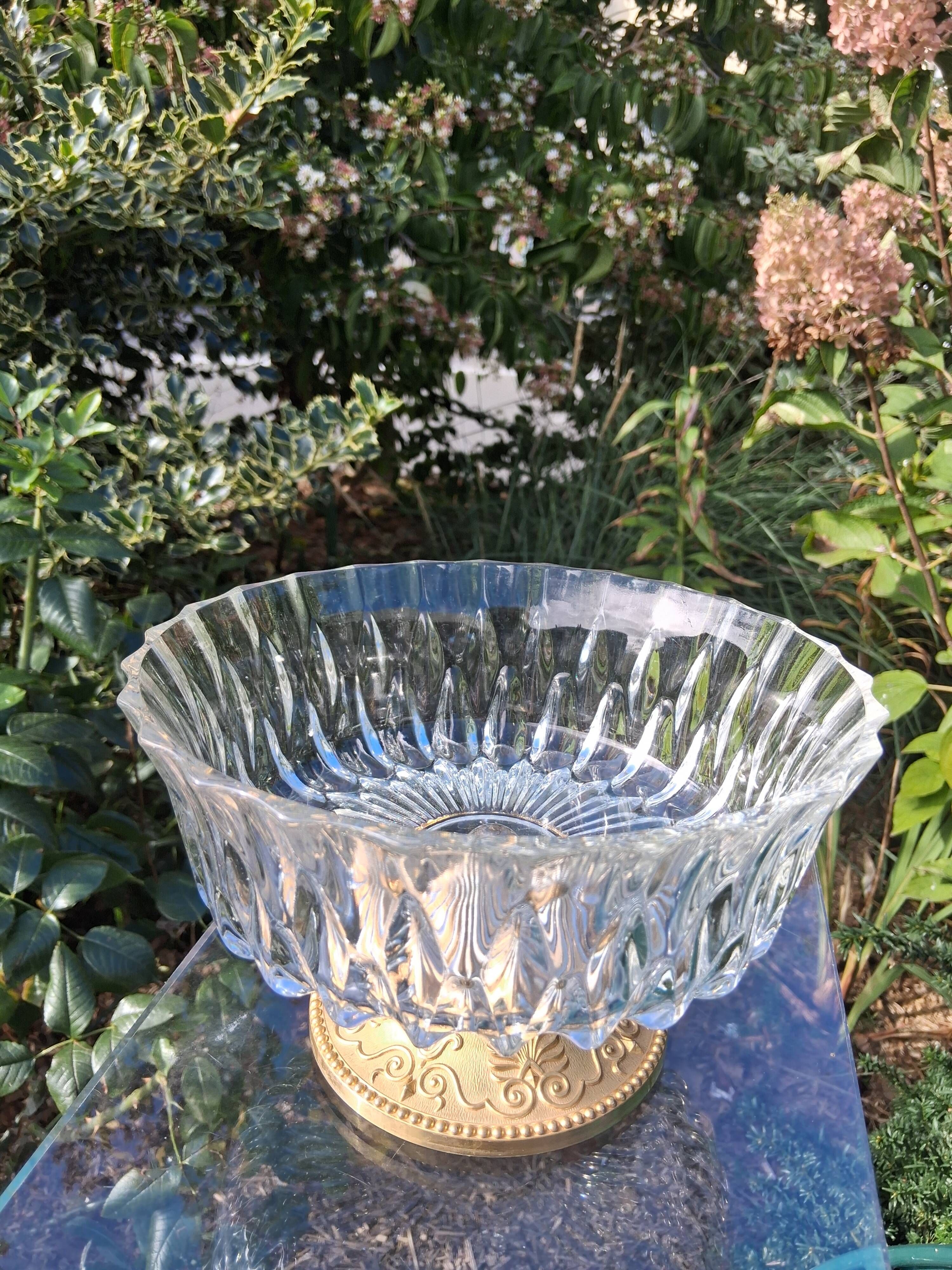 Very nice glass fruit bowl on a brass stand in very good condition.