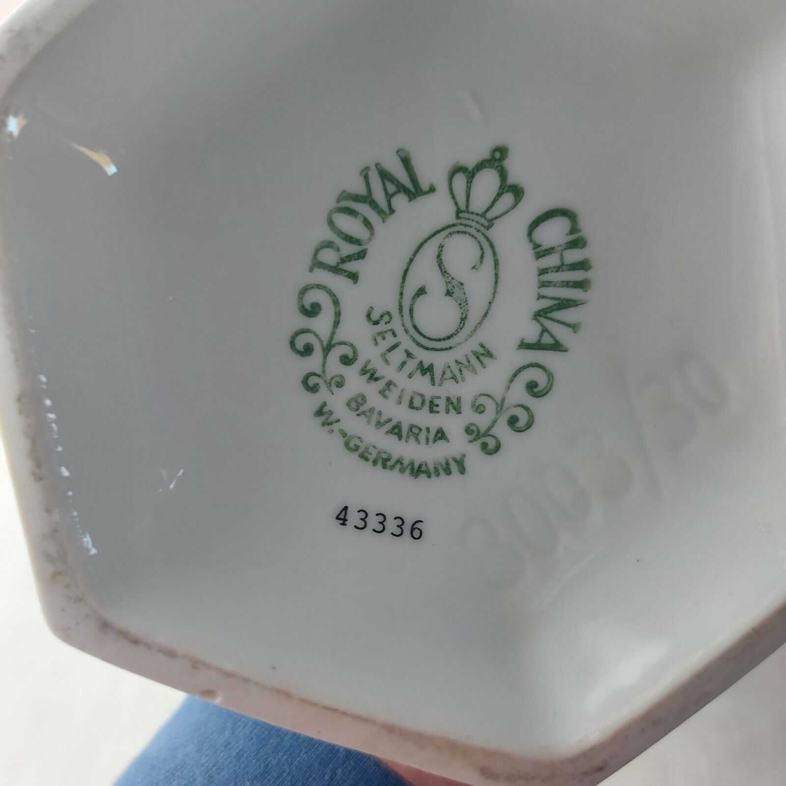 Ceramic vase, leaf decoration, royal china seltmann bavaria 3003/30