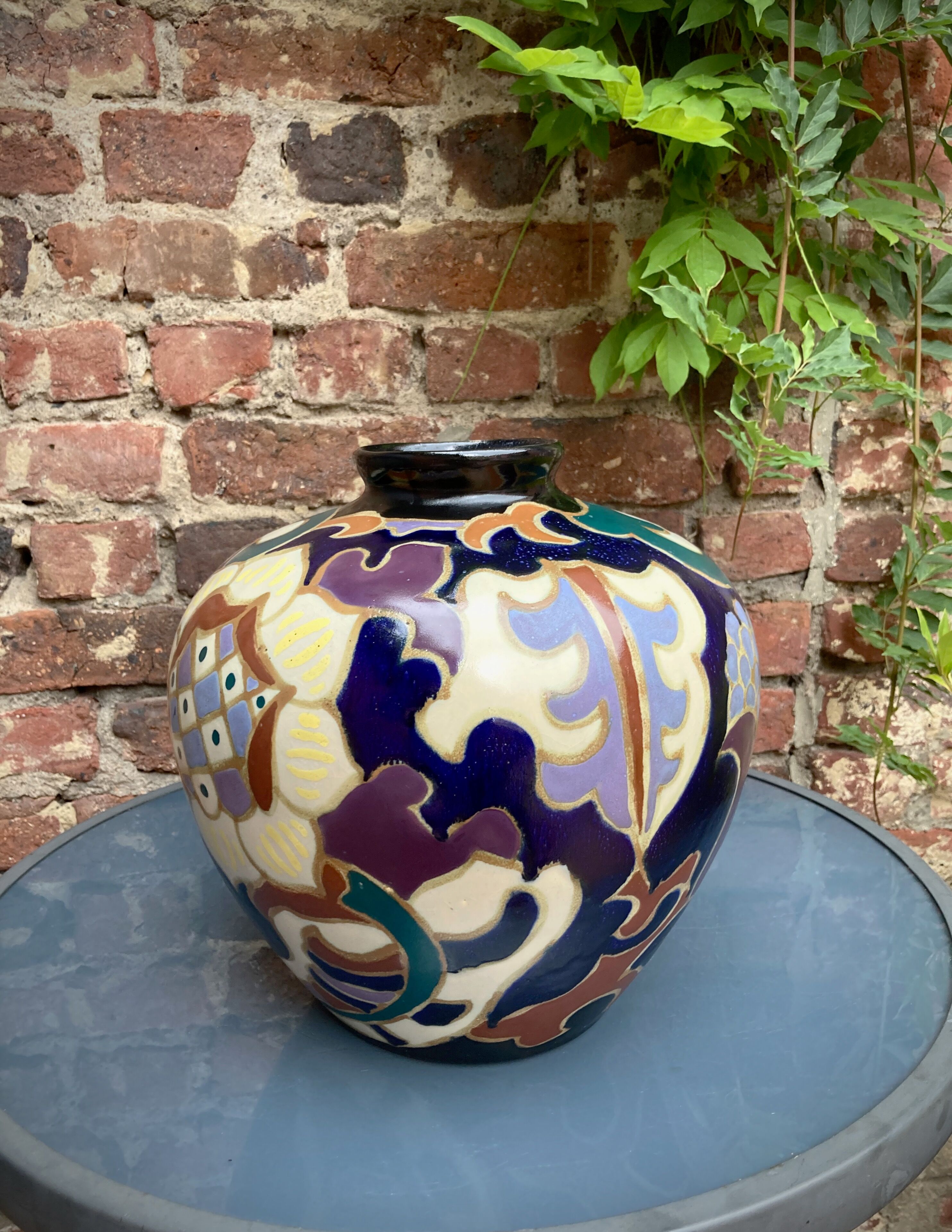 Aca vase by Lena Tonoda