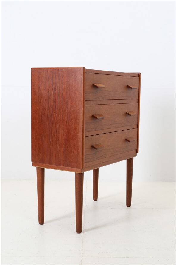 Rare teak chest of drawers by Carl Aage Skov for Munch Møbler / Mid-century Danish modern design / 1960s