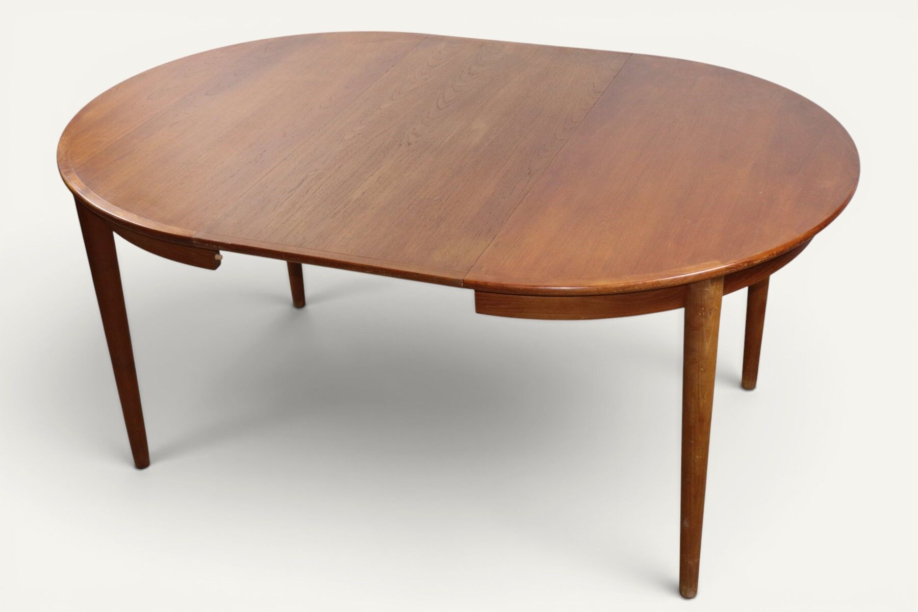 Table ronde de repas extensible danoise en teck – Années 1960