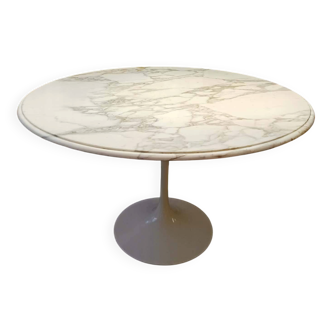 Tulip table Knoll Saarinen 1960 white marble