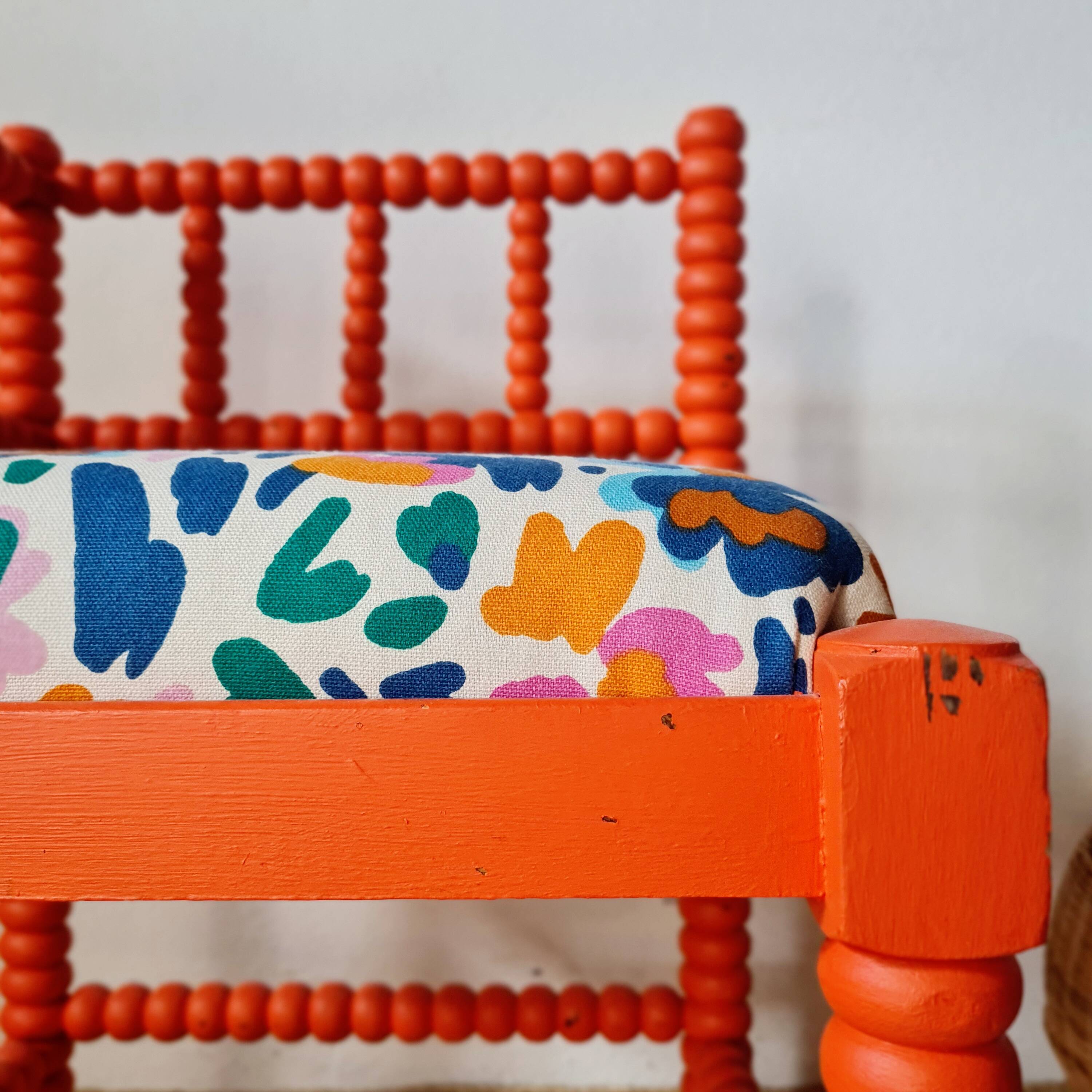 Chaise d'angle "Bobbin" revisitée – Orange Vitaminé & Floral Arty