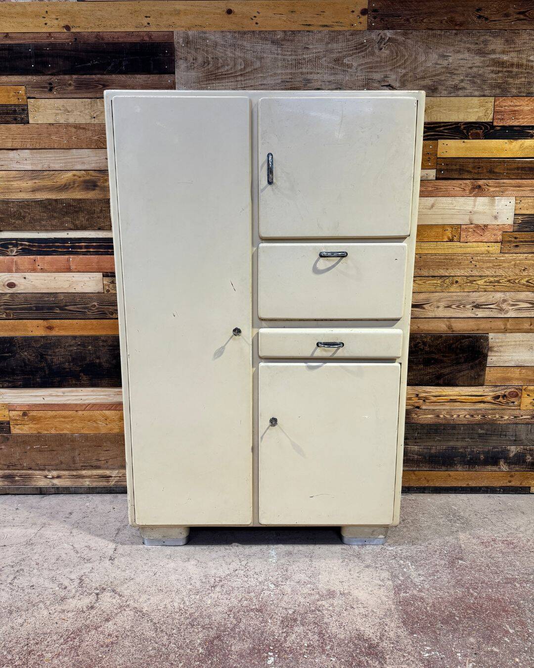 Vintage kitchen furniture - 1930s/40s