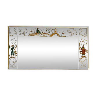 Brasserie mirror in gilded glass with a design of chinoiserie scenes.