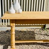 Stretchable stripped farmhouse table
