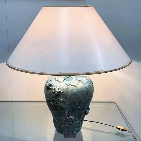 Lampe en céramique française faite à la main avec lierre et grenouilles en glaçure turquoise avec des accents dorés