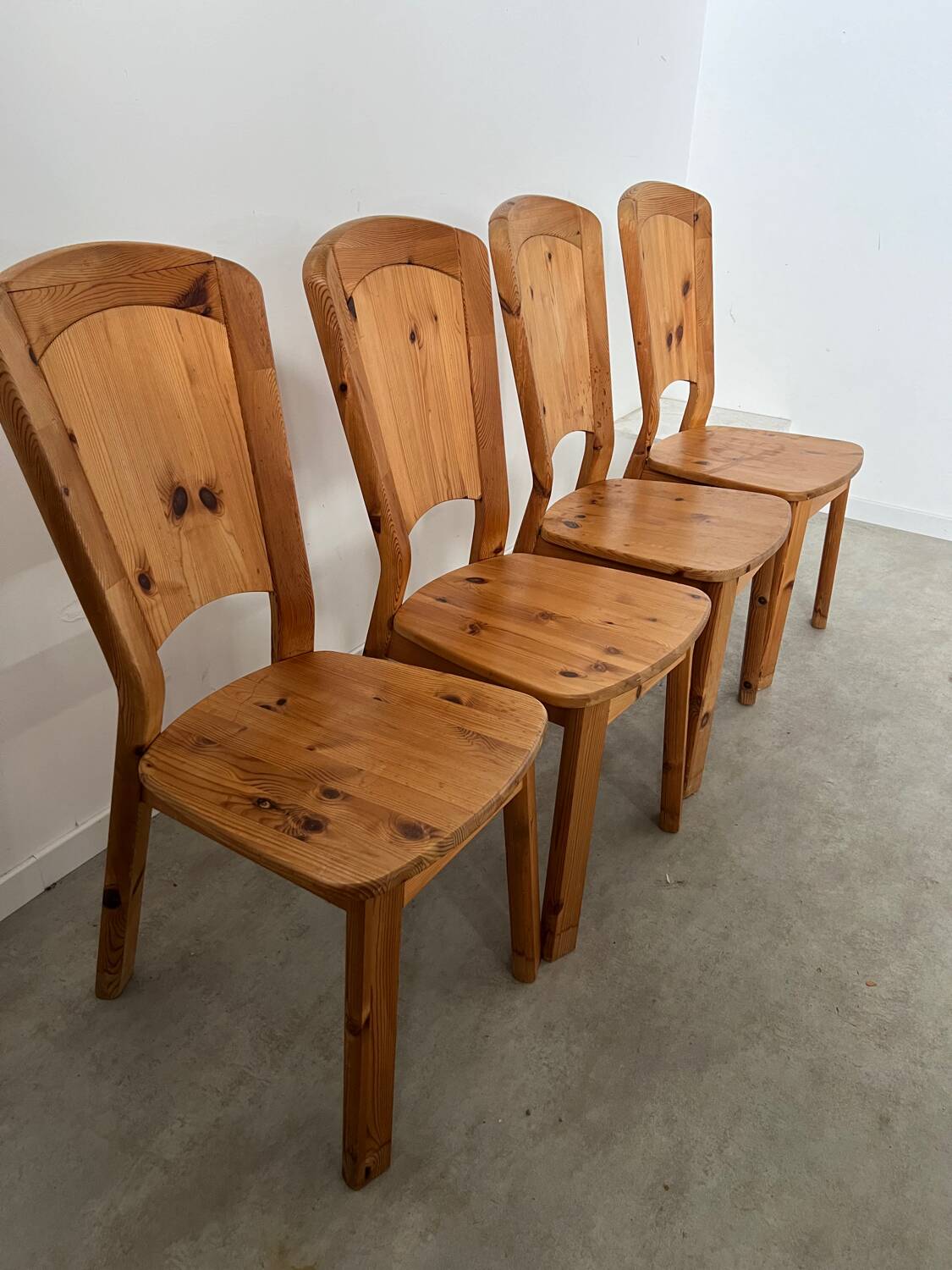 French design pine table and chair set from the 70s brutalist vintage arcs