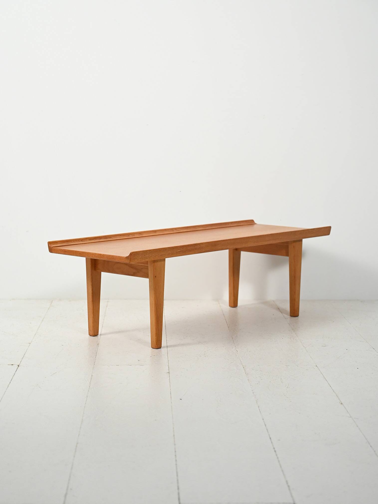 Oak bench model “Novett”