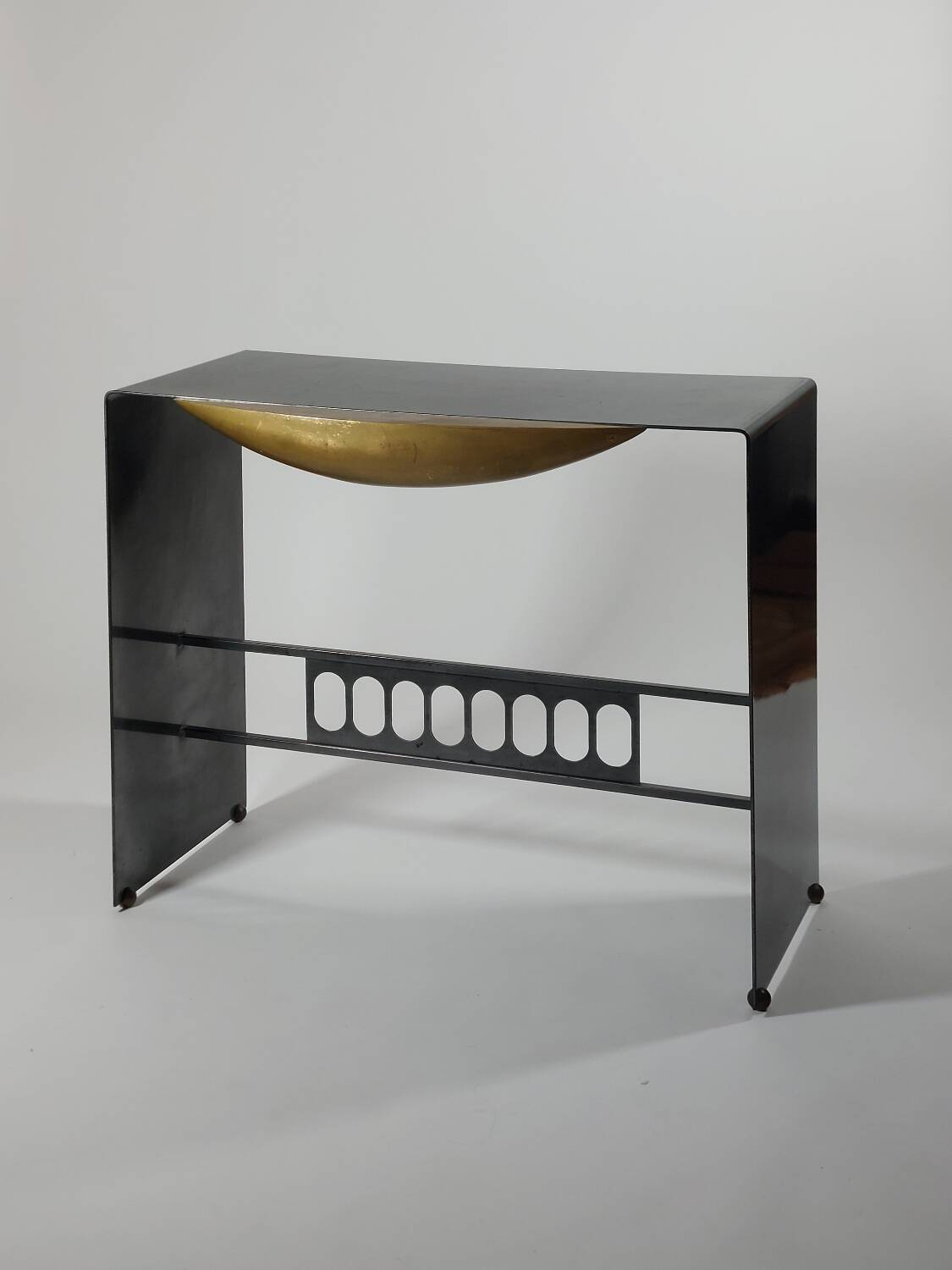 Table console en acier laqué vintage postmoderne par Bucciarelli Milano