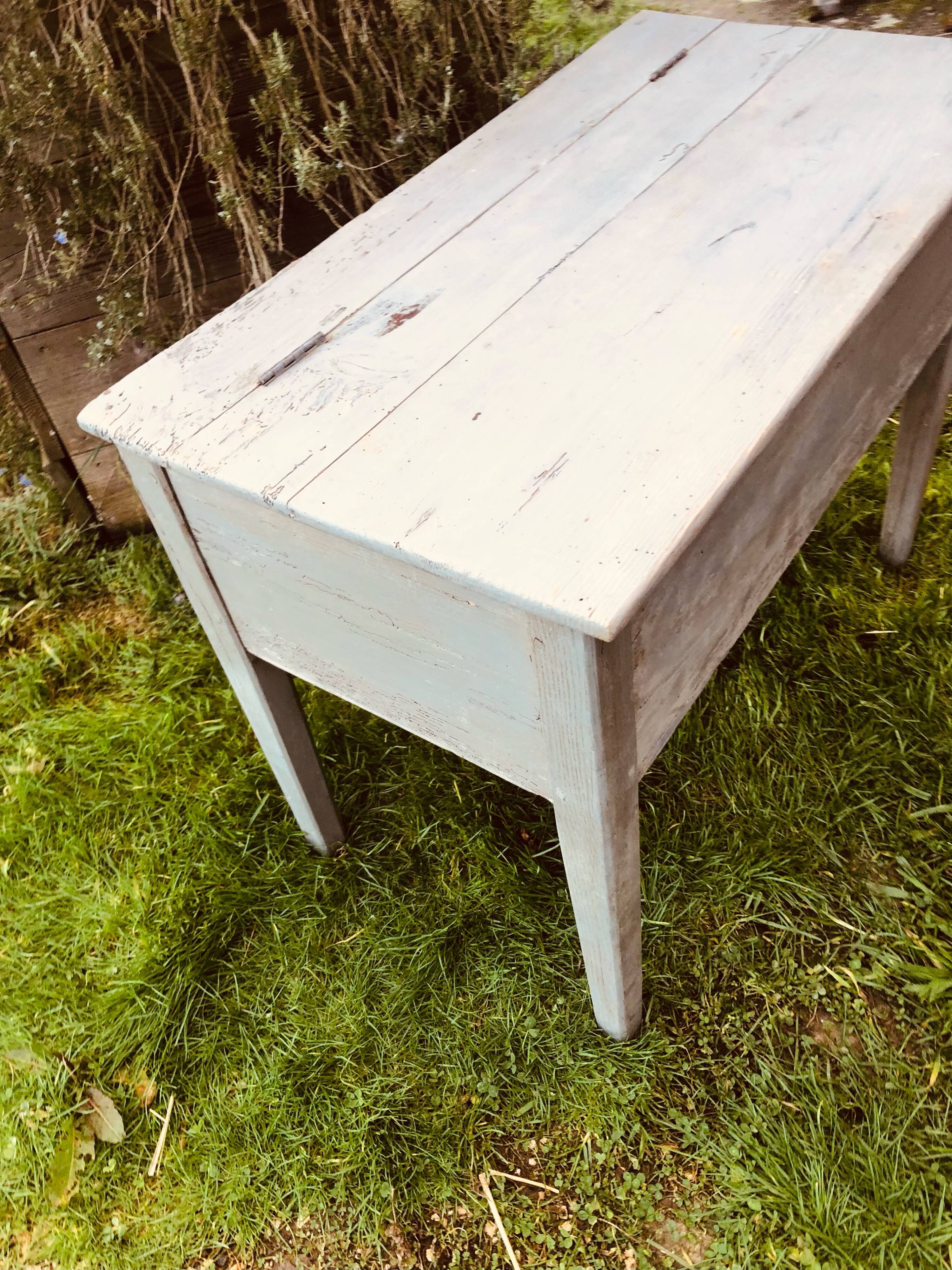 Wooden companion drainer with patina