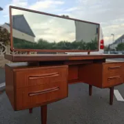 Coiffeuse, enfilade GPlan. Iconique Victor Wilkins design.