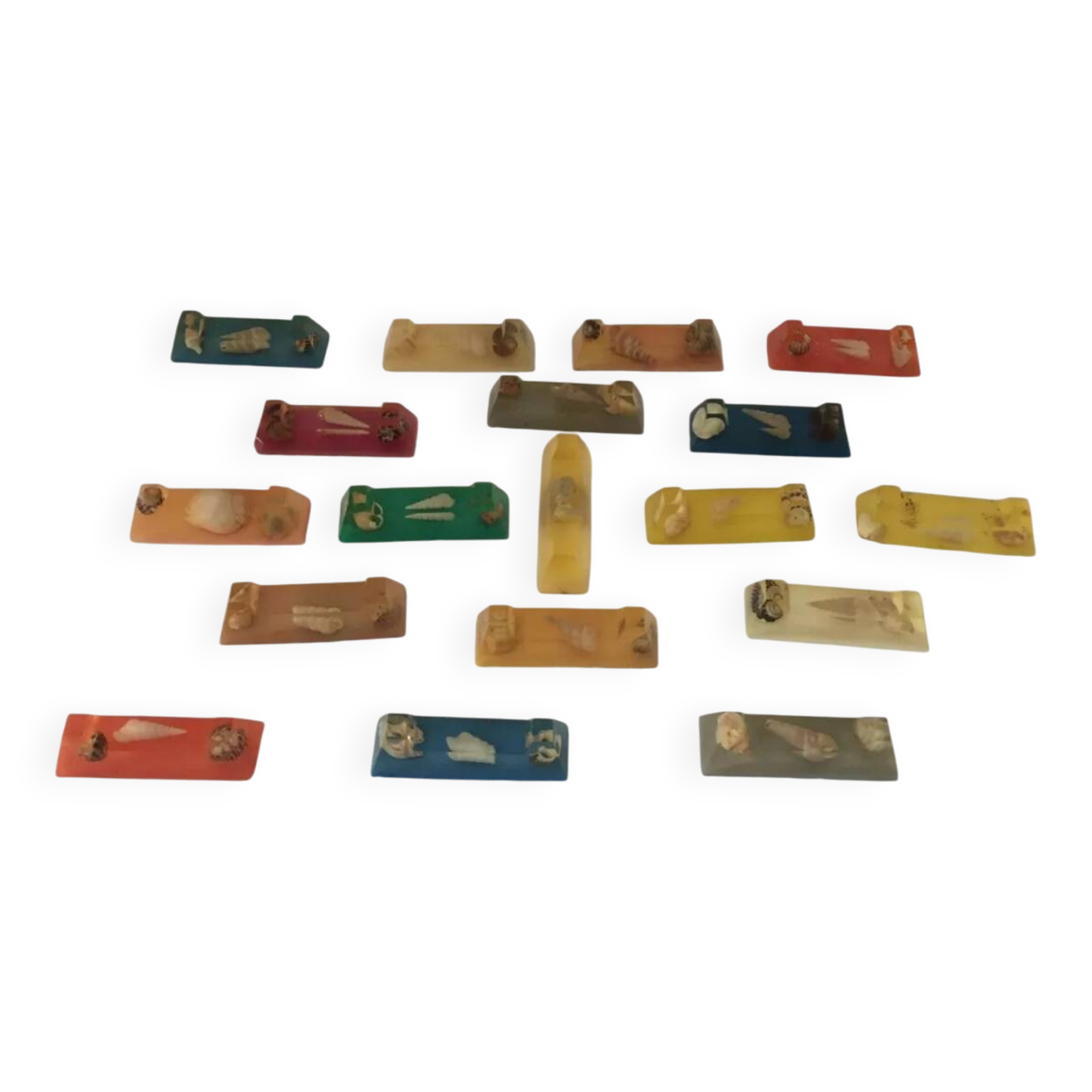 1950s Vintage Resin Shell Knife Rest