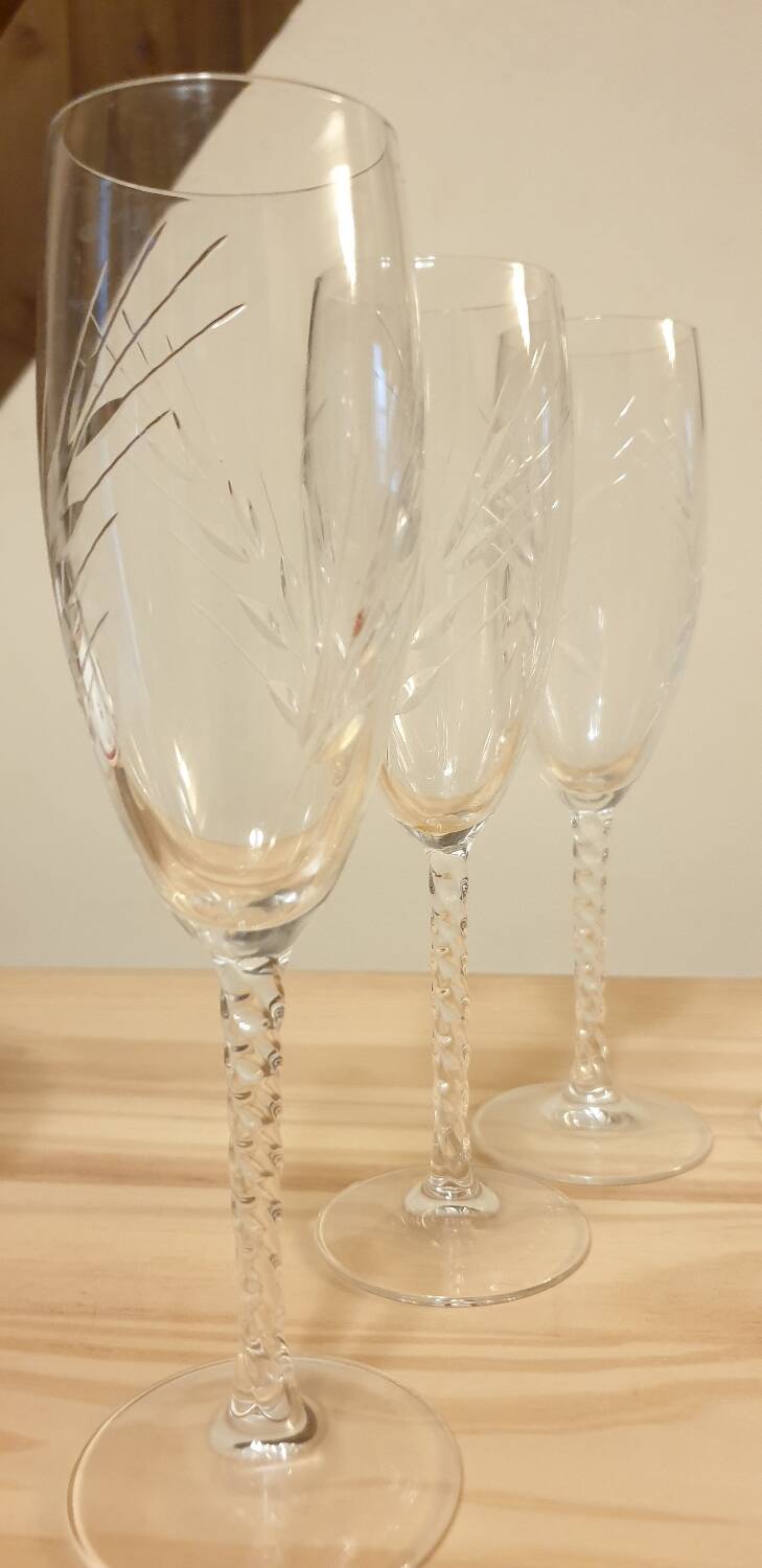 6 crystal flutes