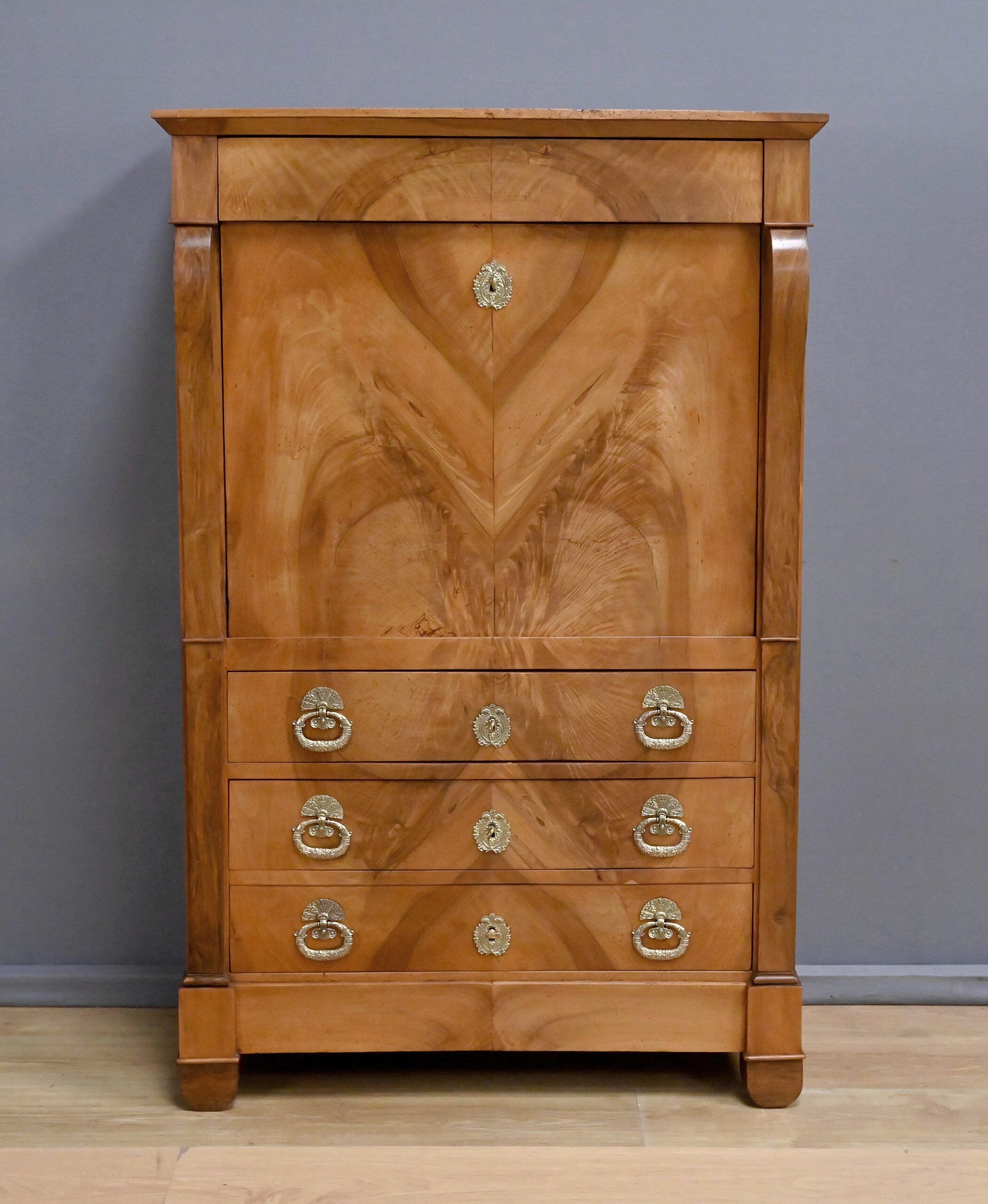 Secrétaire en noyer, style Restauration – Milieu XIXe