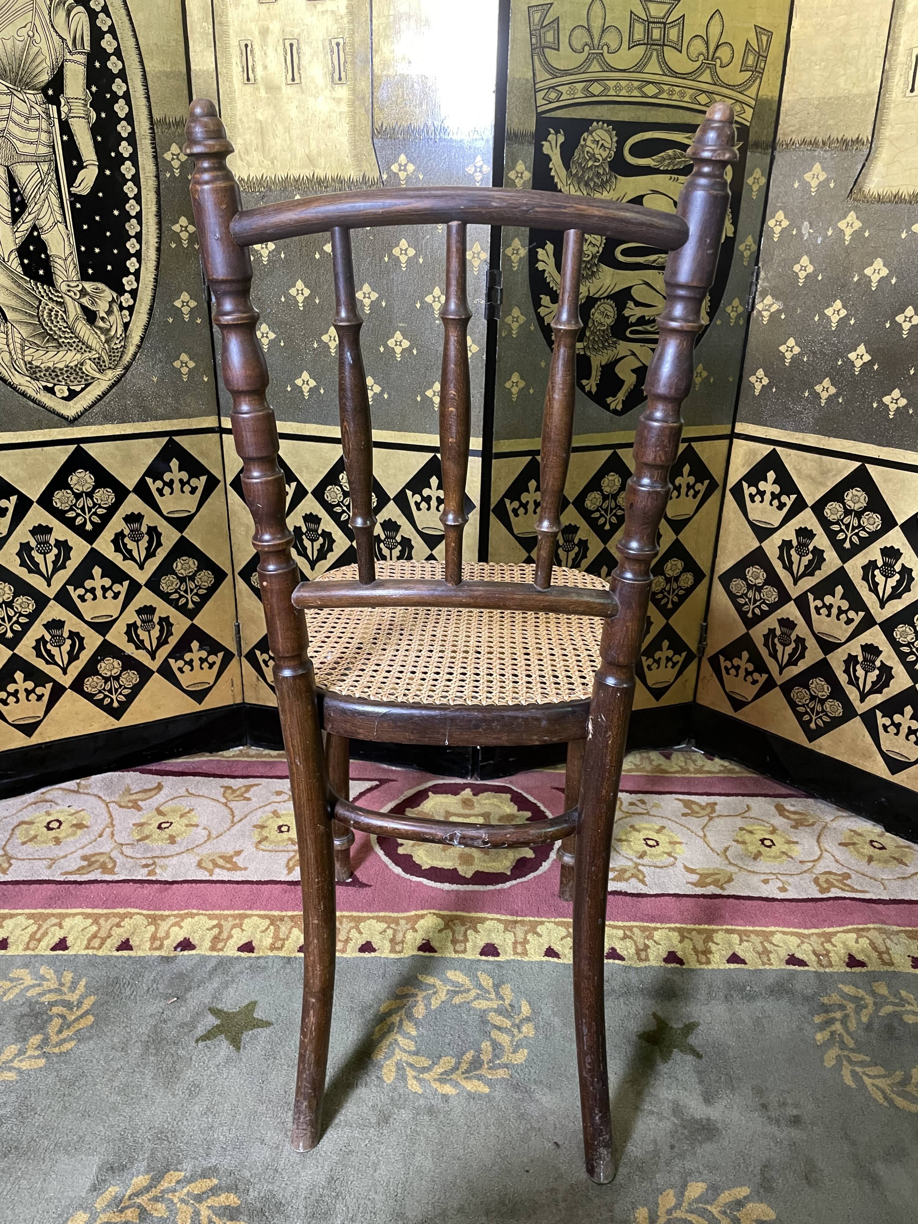 Suite de 6 chaises bistrot en cannage Fischel