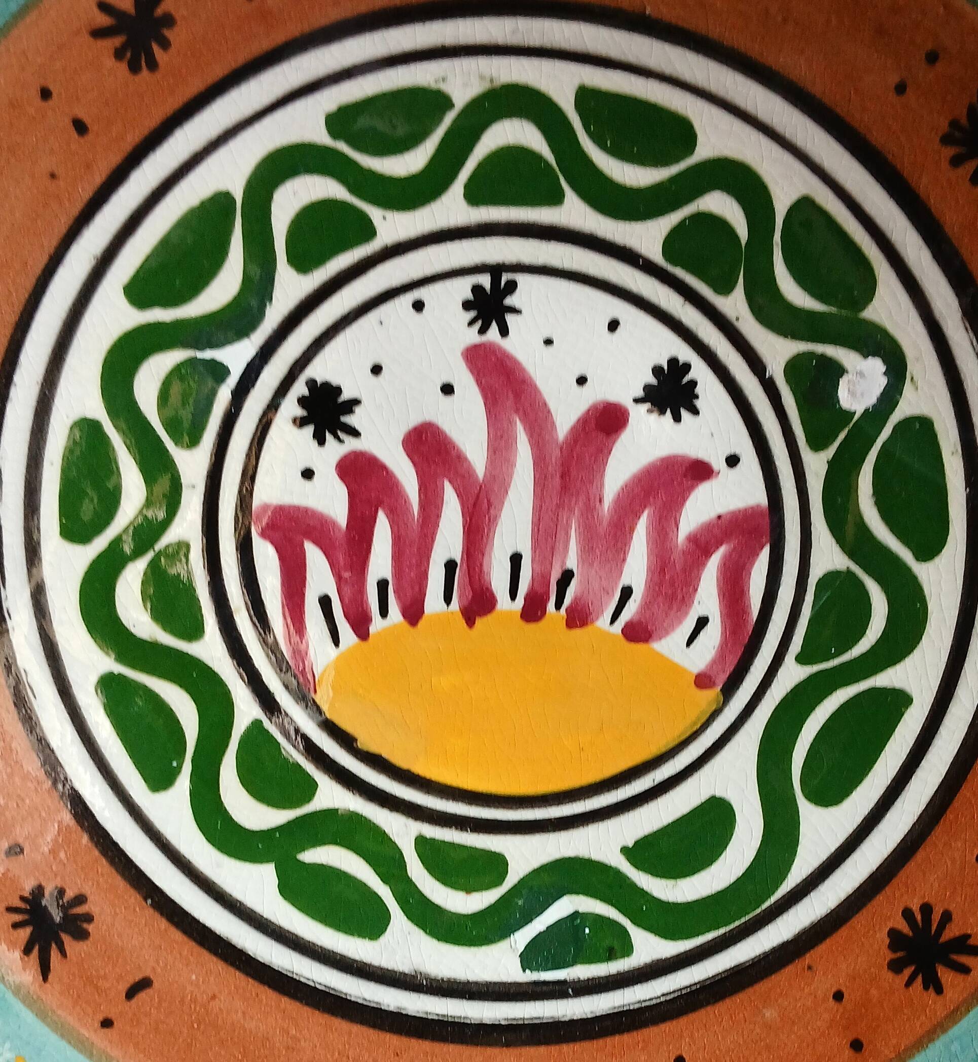 Plate on pedestal XL signed. Potters' City Safi in Morocco.