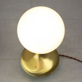 Lampe de table italienne en laiton et en verre opalin