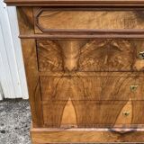 Commode style Louis Philippe en ronce de noyer,  fin XIXème
