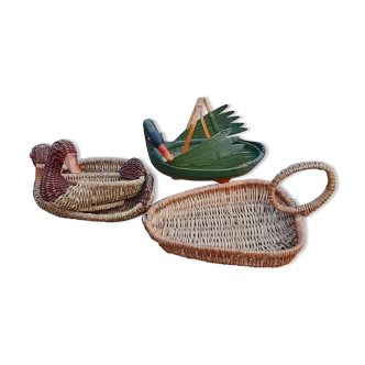 Lot of 4 baskets in baskets