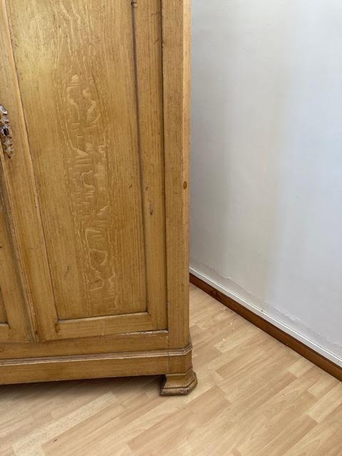 Wardrobe 2 doors old