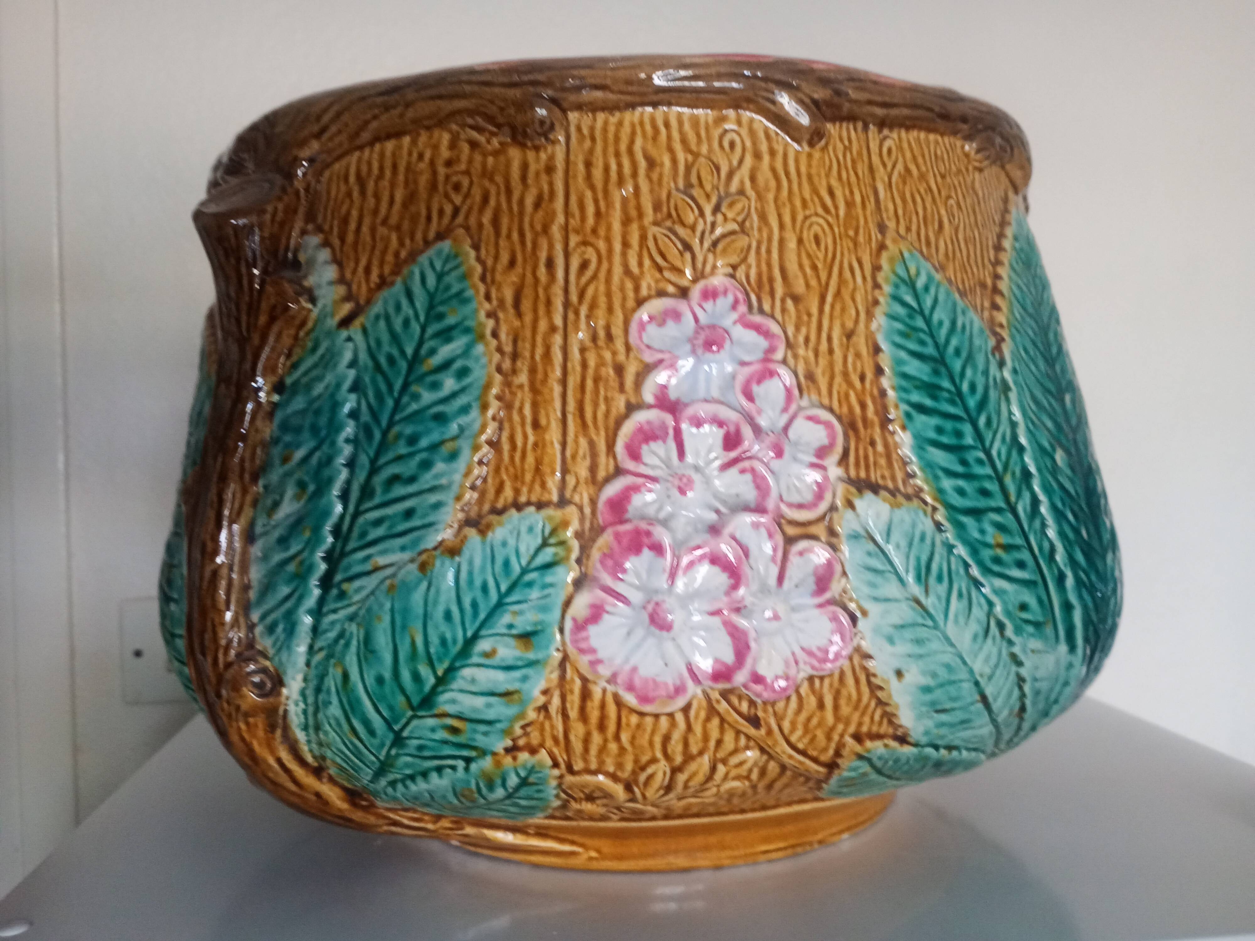 Large cache-pot or planter with chestnut flowers - Barbotine