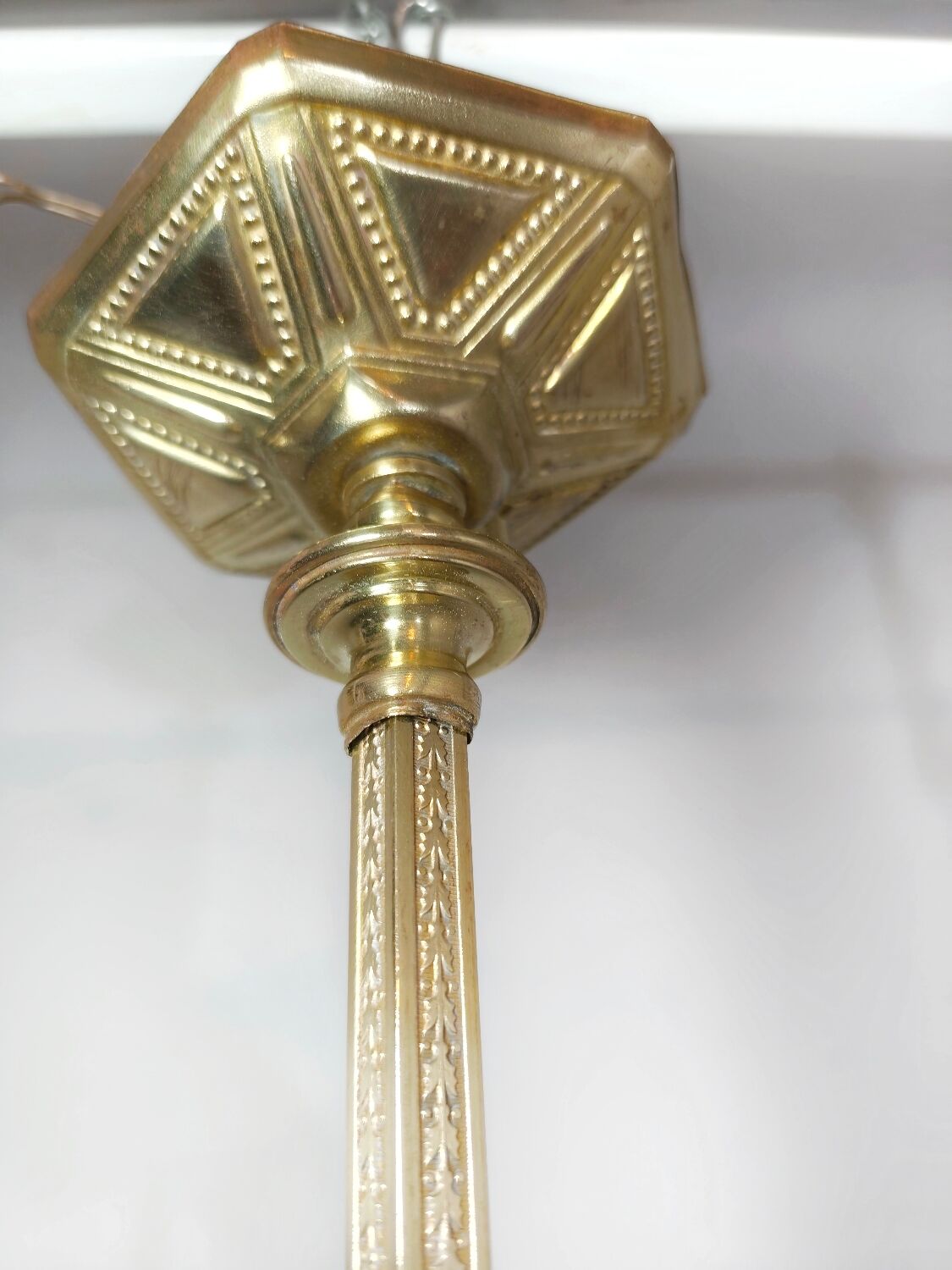 Lámpara "Art Nouveau" de latón y cristal. España, 1930s.