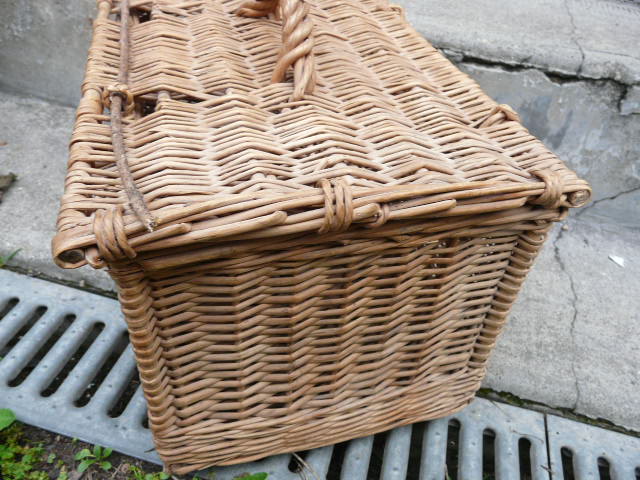 Vintage wicker basket for poultry rabbit