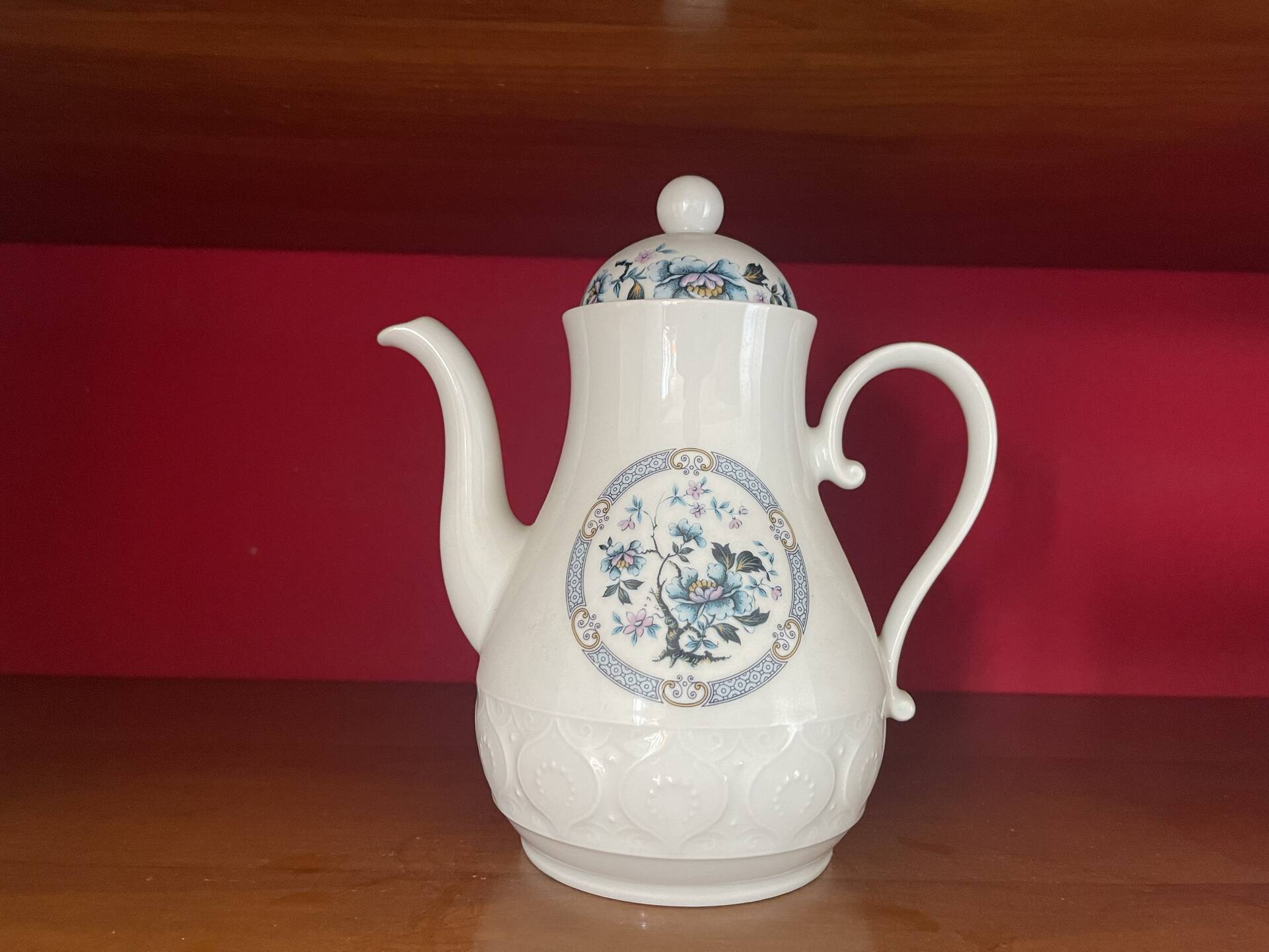 Théière en porcelaine Monique Robert édition limitée