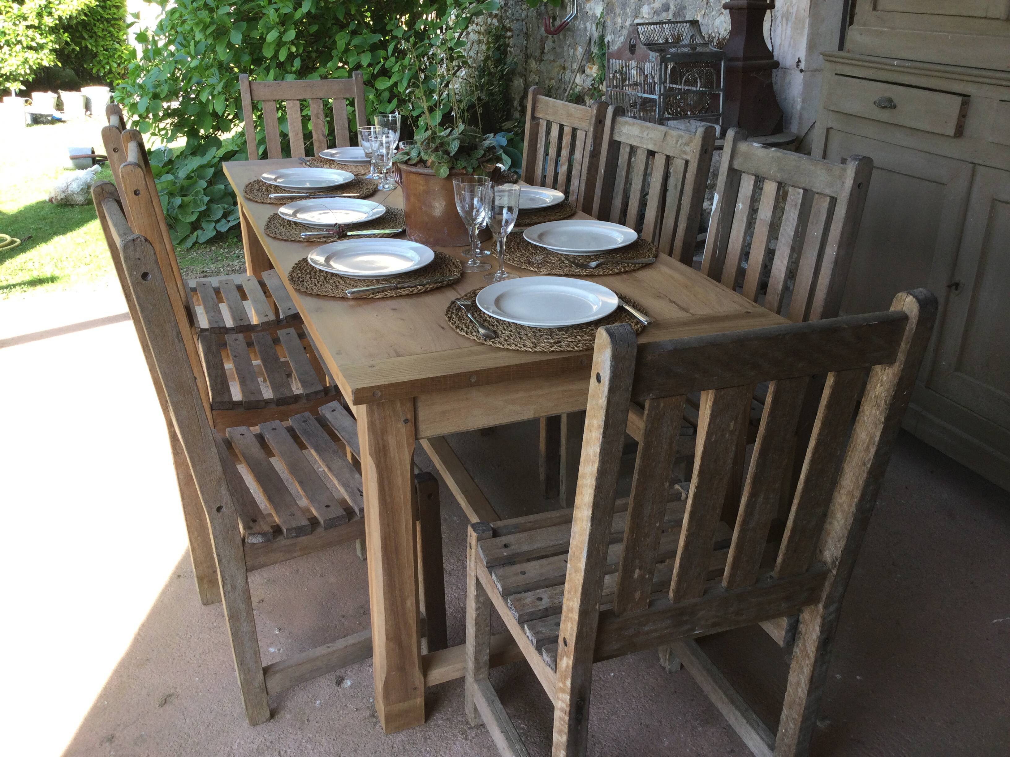 Ancienne table de ferme rénovée