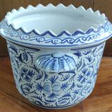 Old Delft flowerpot with bird decor