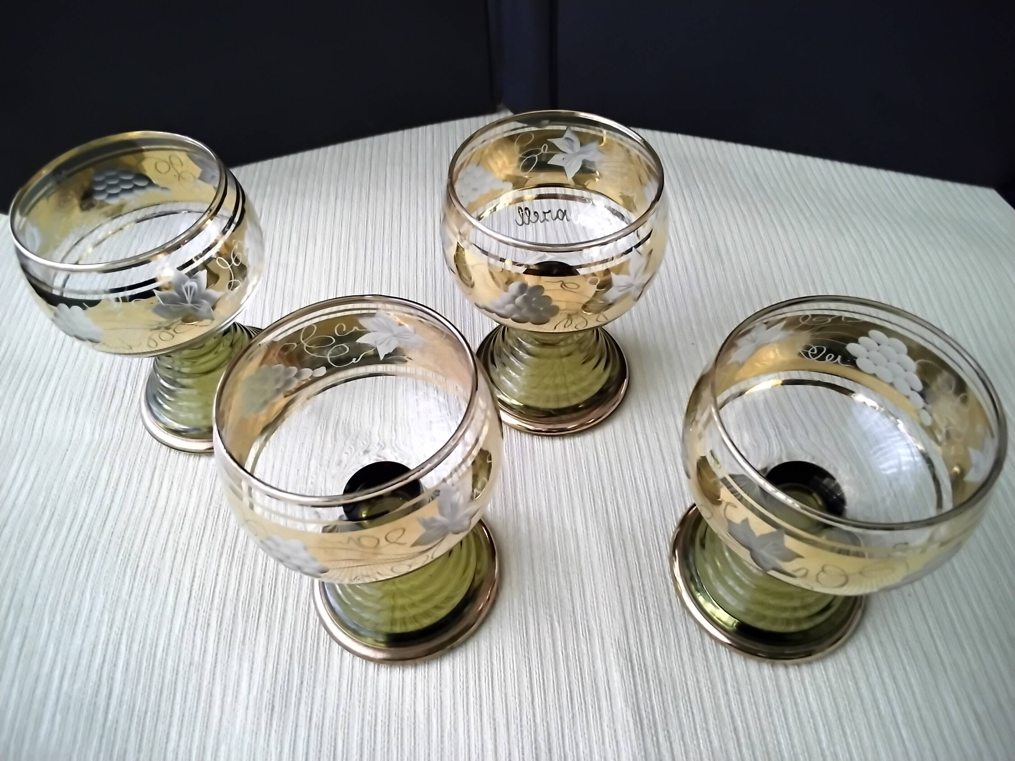 4 White wine glasses with conical stems