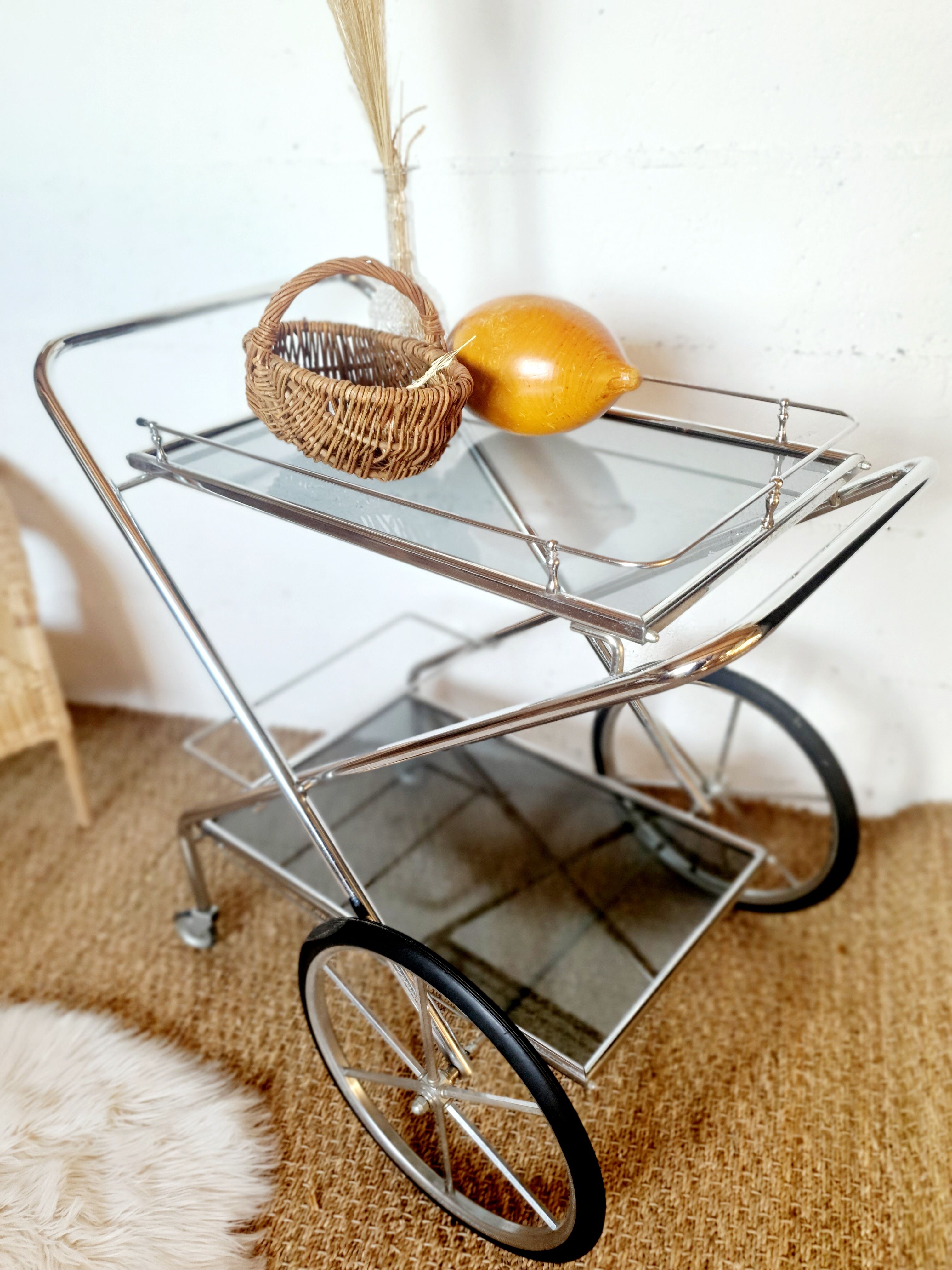 Rolling dessert / chrome bar and smoked glass