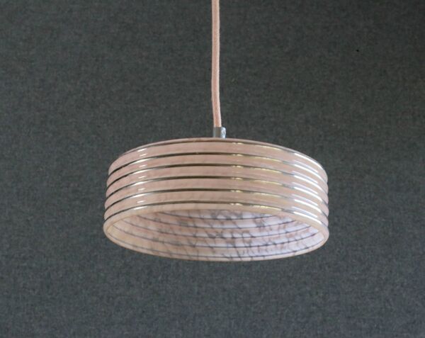 Suspension ancienne en verre clichy rose avec filets argentés, livrée avec douille chrome