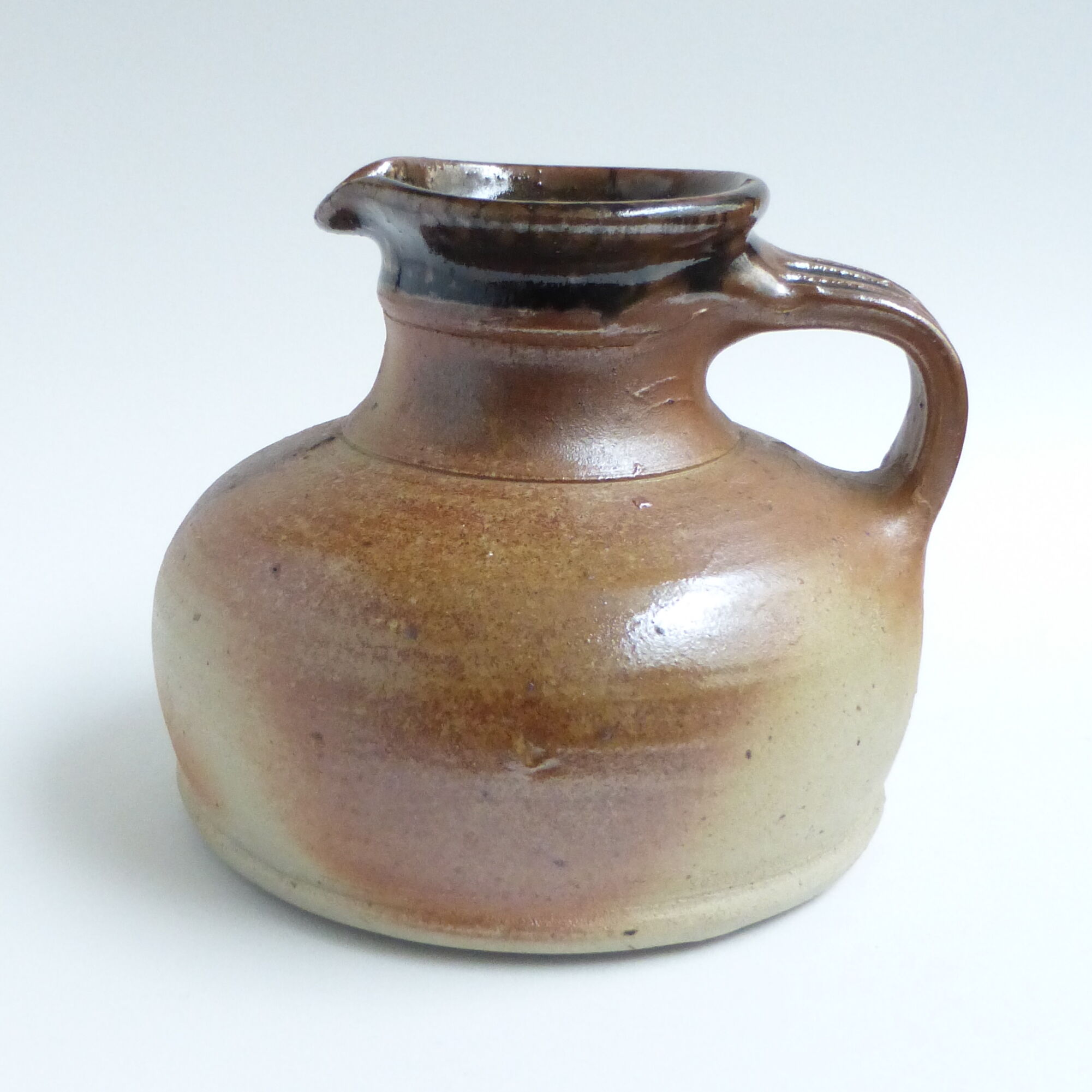 Sandstone pitcher Digan La Borne