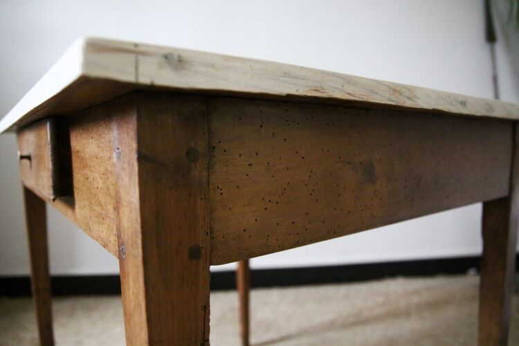 Table en bois patinée