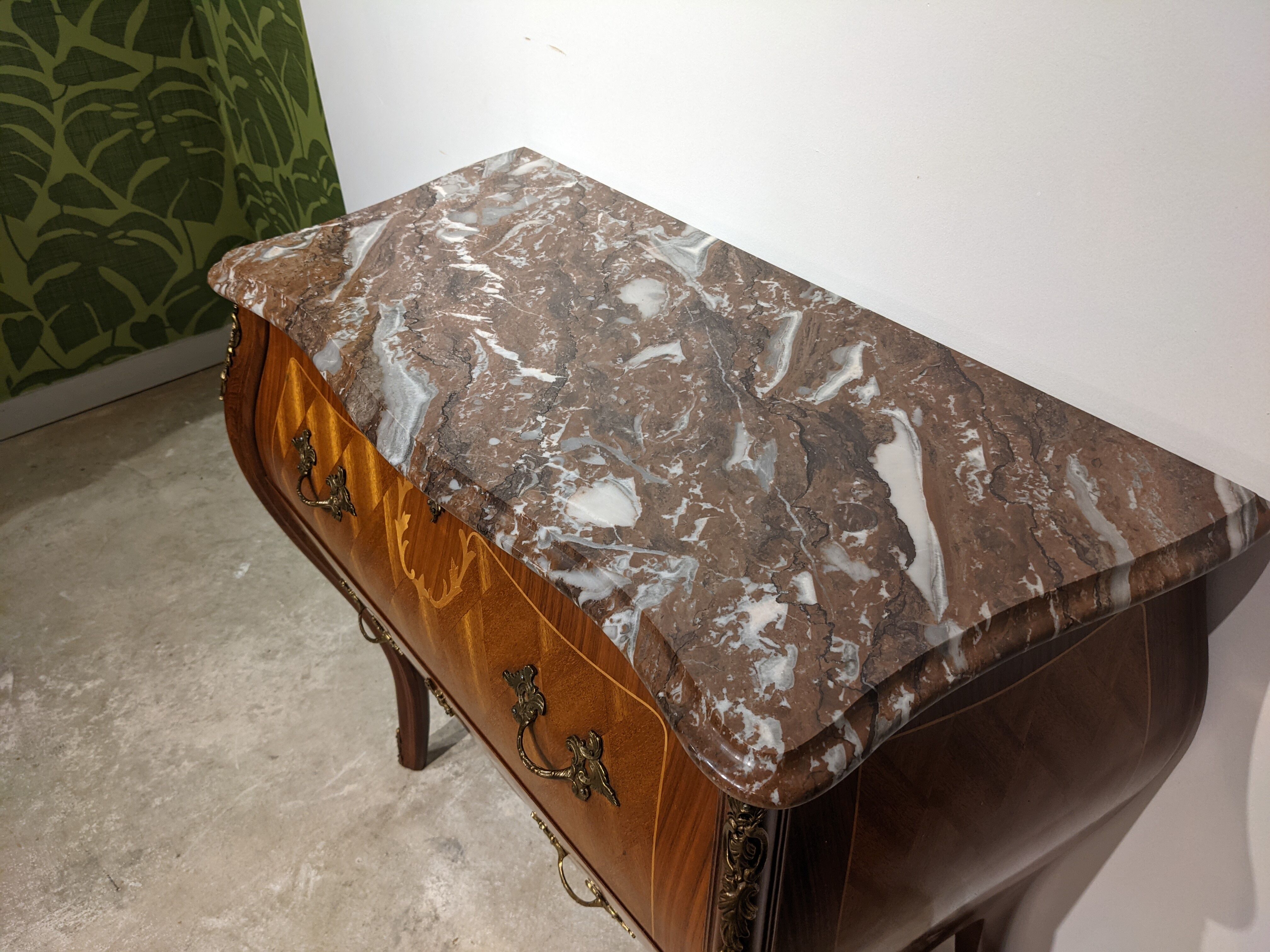 Commode tombeau de style Louis XV