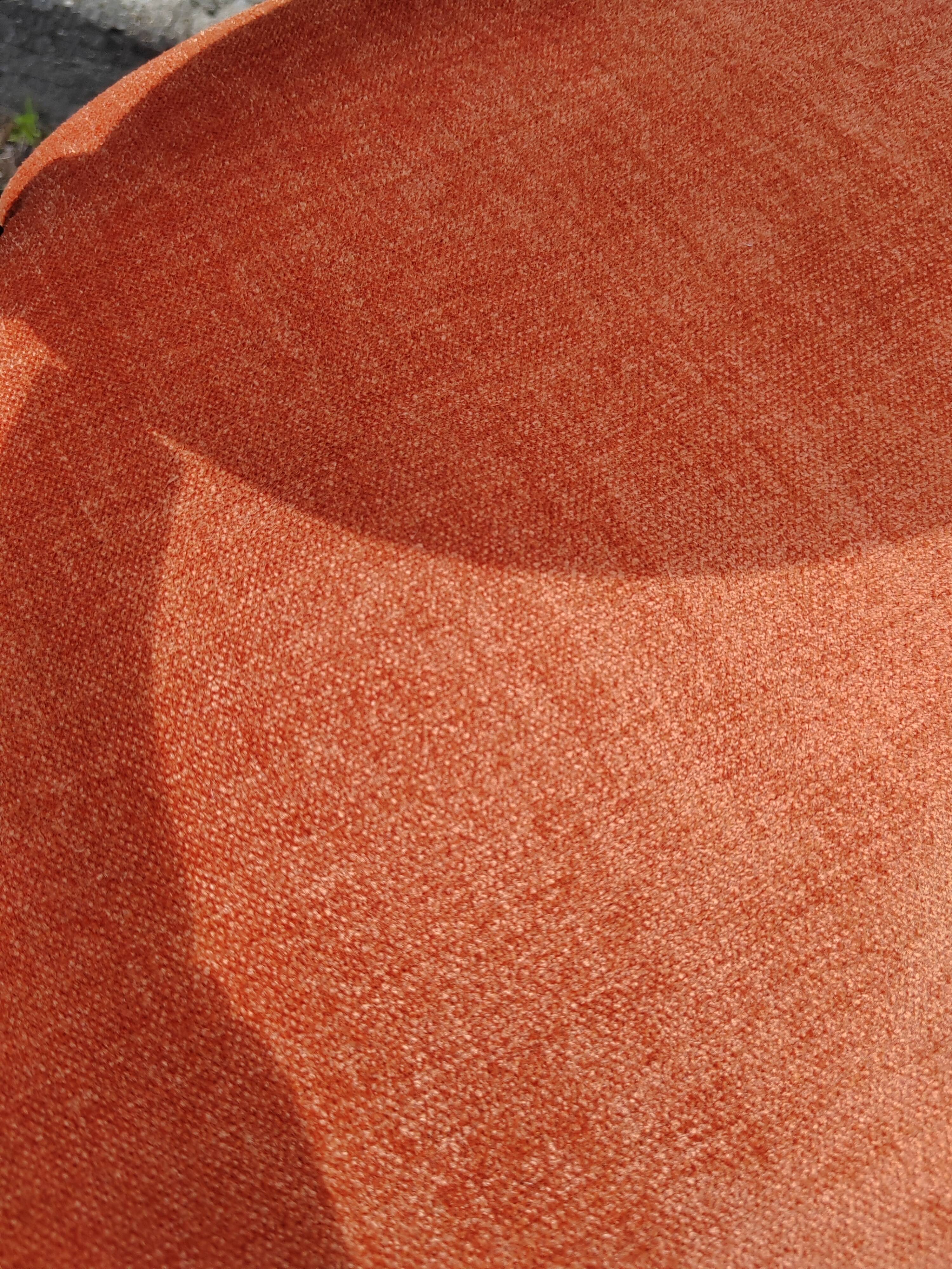 Fauteuil médaillon tapissé orange