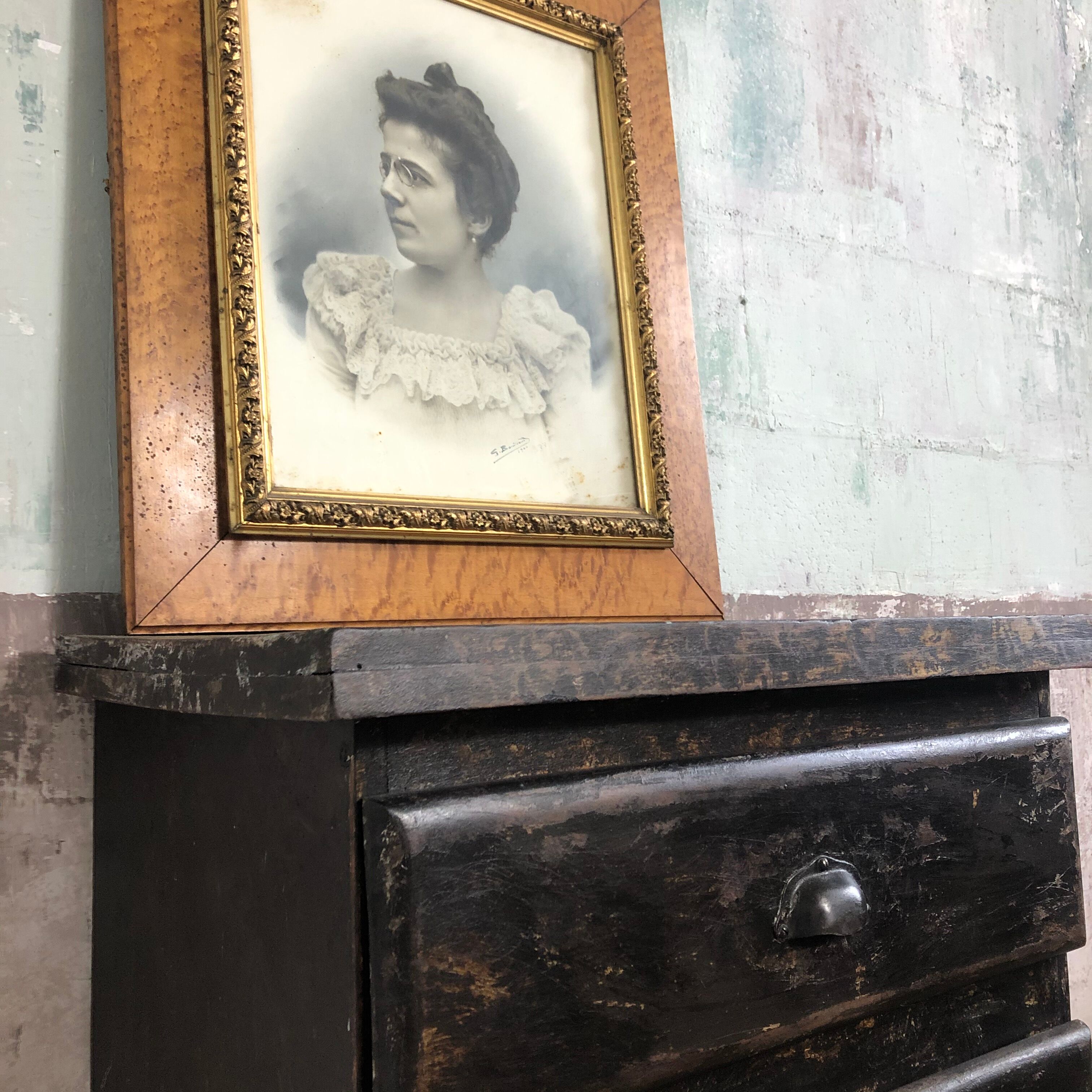 Former wooden workshop dresser, black patina