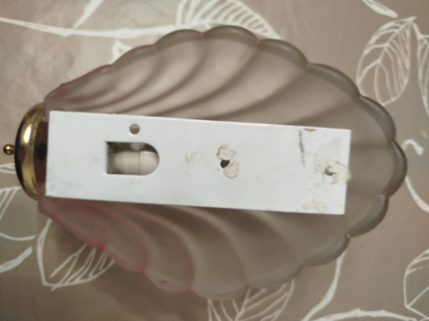 Applique art déco en verre dépoli rosé coquillage