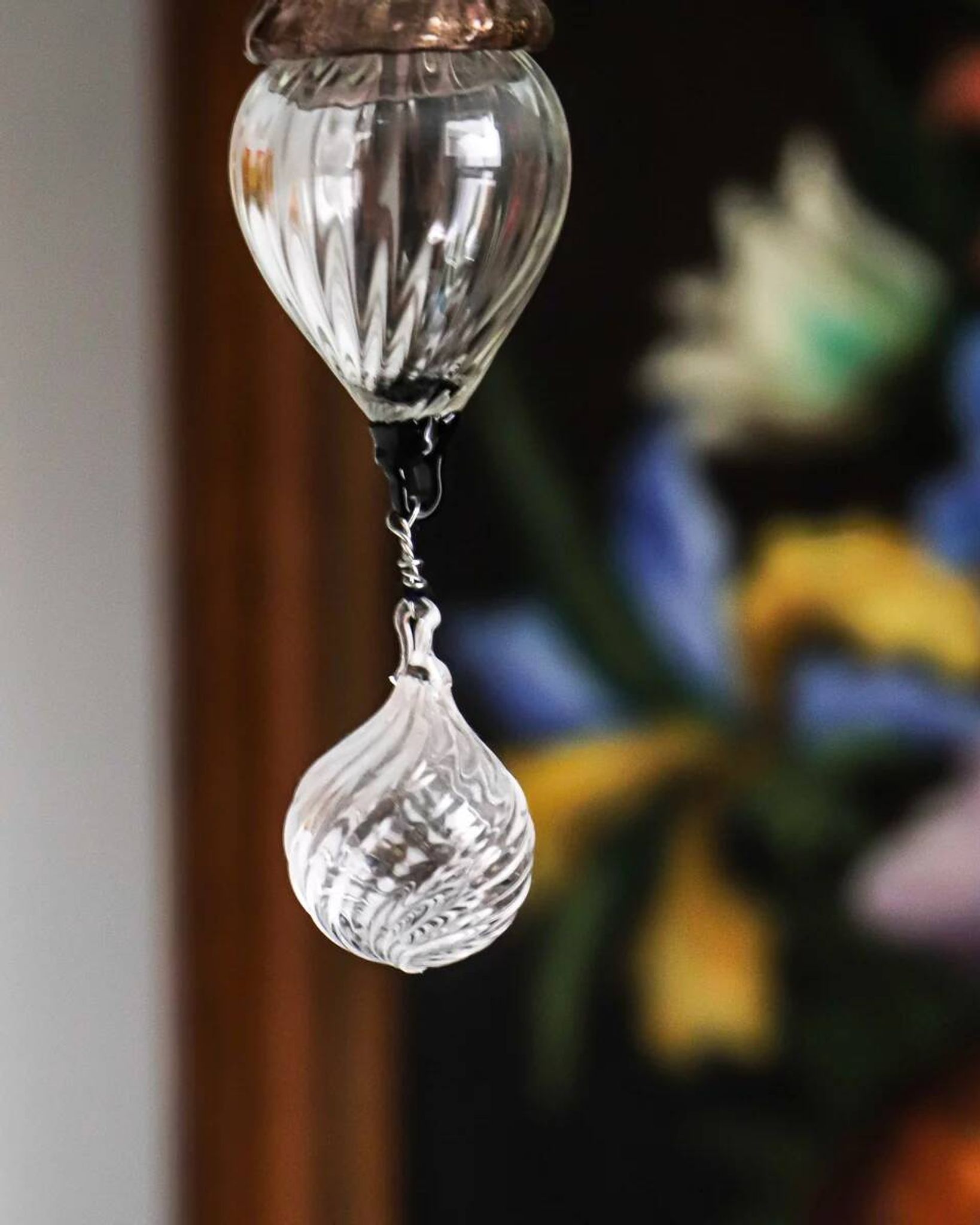 Small Venetian chandelier made of hand-blown Murano glass, lilac and pearlescent.